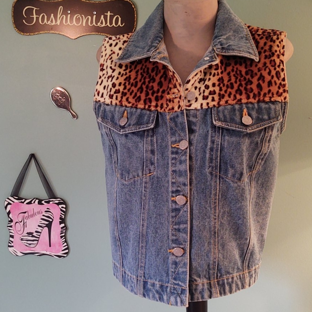 Denim vest with Leopard trim